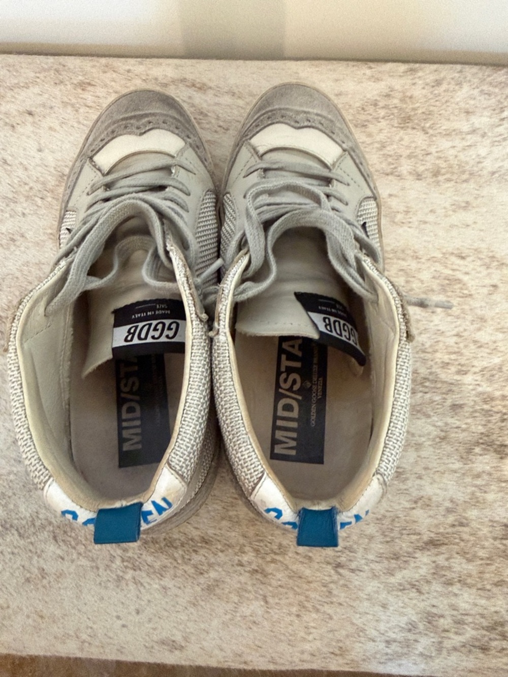 Golden Goose Neutral Grey High-Top Sneakers with Black Star - Picture 5 of 6